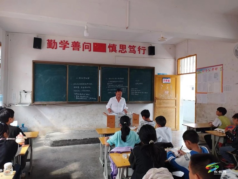 大路鎮(zhèn)桂芽完小開(kāi)展科學(xué)教研活動(dòng)