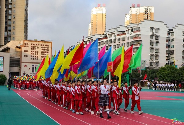 童心冬運(yùn)?強(qiáng)身筑夢(mèng)——縣第一完小2023年冬季趣味運(yùn)動(dòng)會(huì)開幕