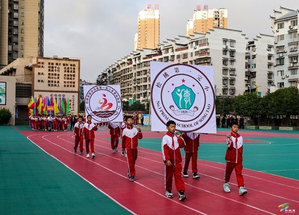童心冬運(yùn)?強(qiáng)身筑夢(mèng)——縣第一完小2023年冬季趣味運(yùn)動(dòng)會(huì)開幕