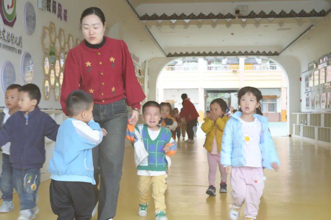 松桃實(shí)驗(yàn)幼兒園2023年秋季學(xué)期“消防演練”活動(dòng)