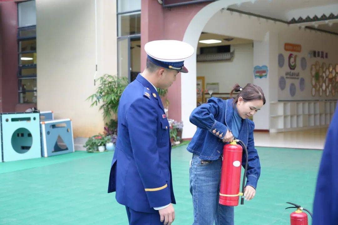 松桃實(shí)驗(yàn)幼兒園2023年秋季學(xué)期“消防演練”活動(dòng)
