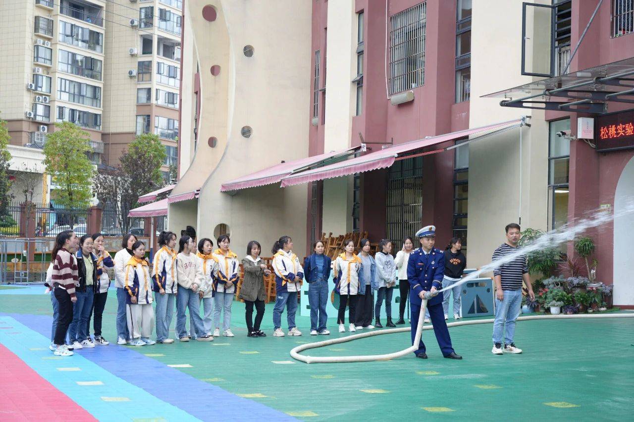 松桃實(shí)驗(yàn)幼兒園2023年秋季學(xué)期“消防演練”活動(dòng)