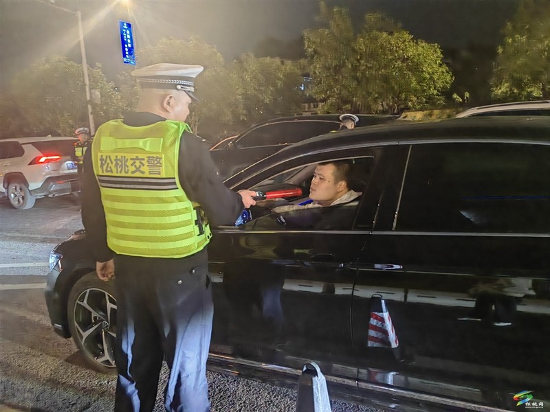 凈化道路安全環(huán)境，松桃交警常態(tài)化夜查酒駕