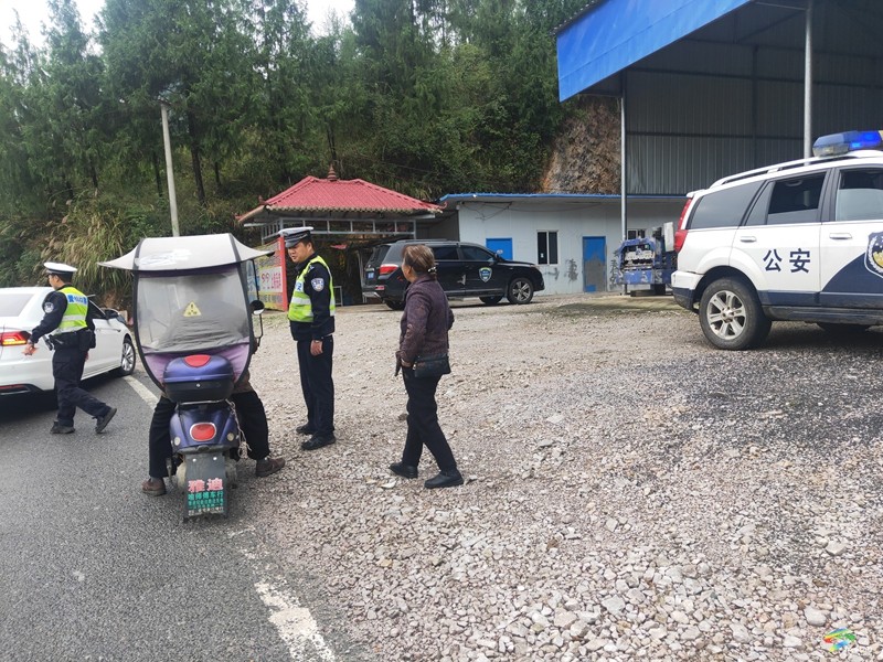 普覺鎮(zhèn)開展道路交通安全聯(lián)合執(zhí)法專項整治