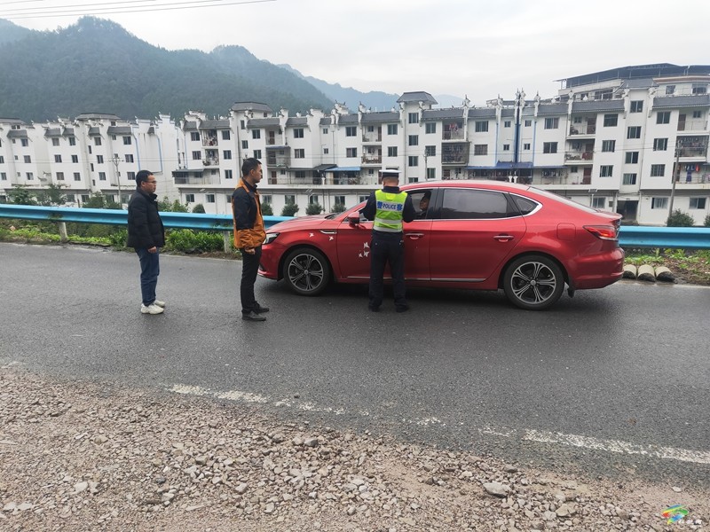 普覺鎮(zhèn)開展道路交通安全聯(lián)合執(zhí)法專項整治