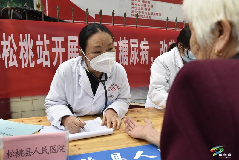 松桃縣人民醫(yī)院開展“聯(lián)合國糖尿病日”義診活動