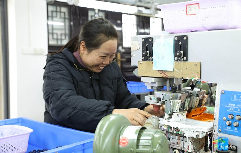 正大鎮(zhèn)微工廠：家門(mén)口就業(yè)促增收