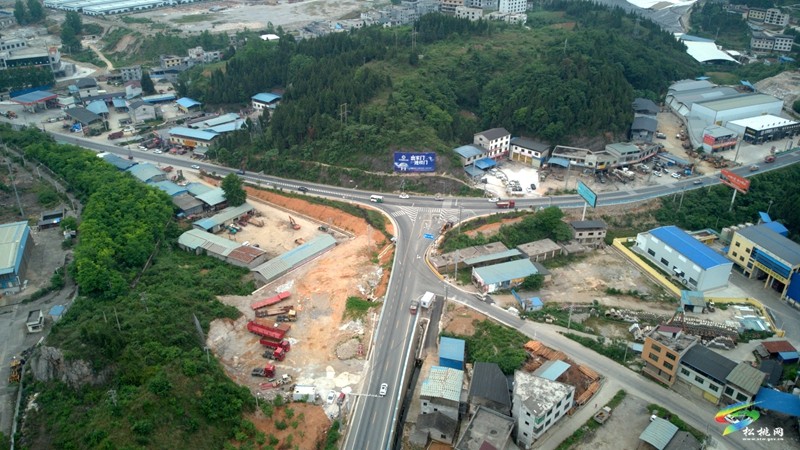 G352長(zhǎng)坪(黔湘界)至松桃公路改擴(kuò)建工程順利通過(guò)竣工驗(yàn)收