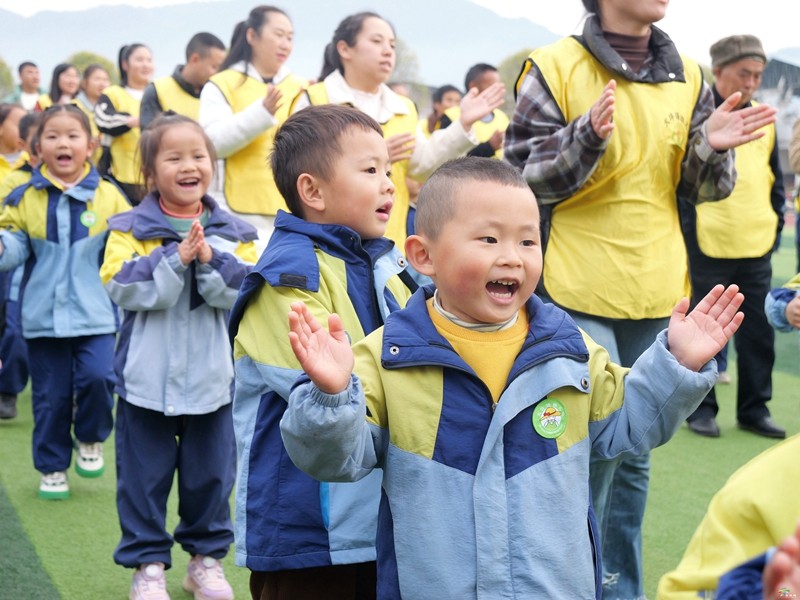 大坪場鎮(zhèn)幼兒園舉辦第四屆親子運動會