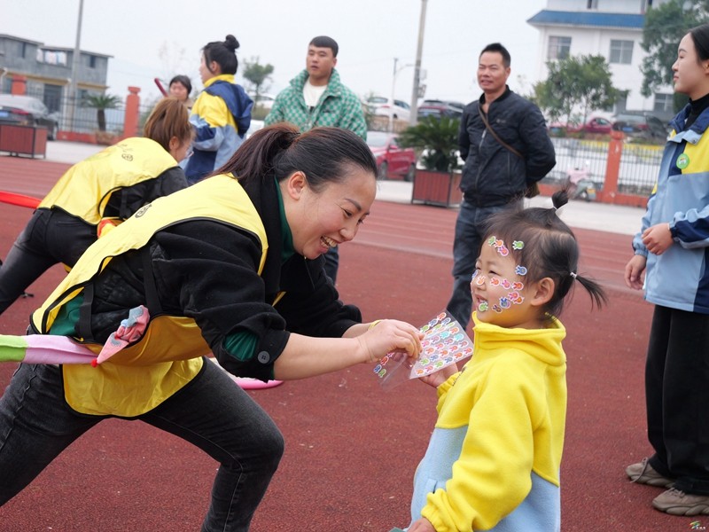大坪場鎮(zhèn)幼兒園舉辦第四屆親子運動會
