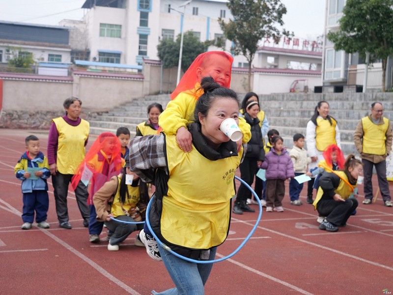 大坪場鎮(zhèn)幼兒園舉辦第四屆親子運動會