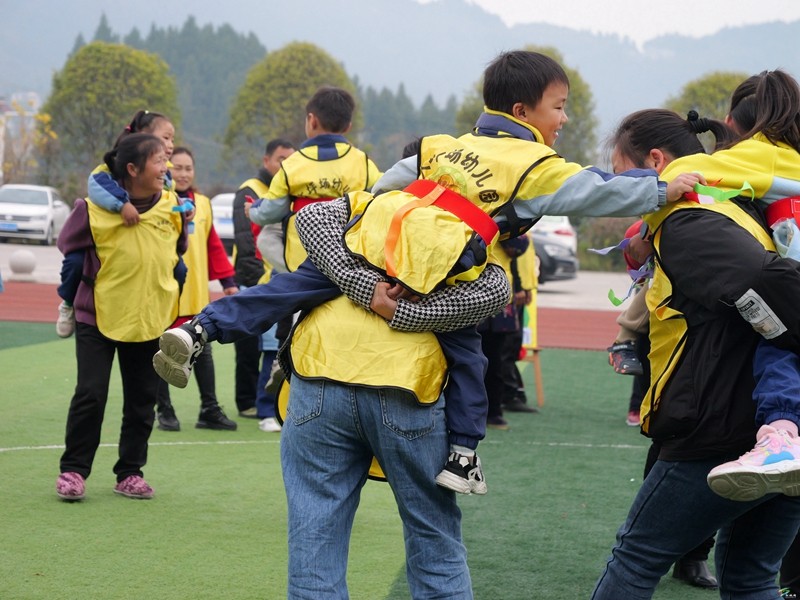 大坪場鎮(zhèn)幼兒園舉辦第四屆親子運動會