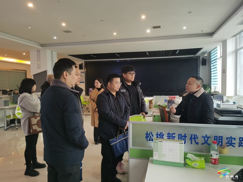 印江縣委宣傳部來(lái)松桃考察“兩心”融合平臺(tái)運(yùn)行情況
