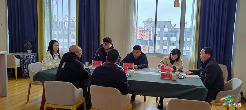 印江縣委宣傳部來(lái)松桃考察“兩心”融合平臺(tái)運(yùn)行情況