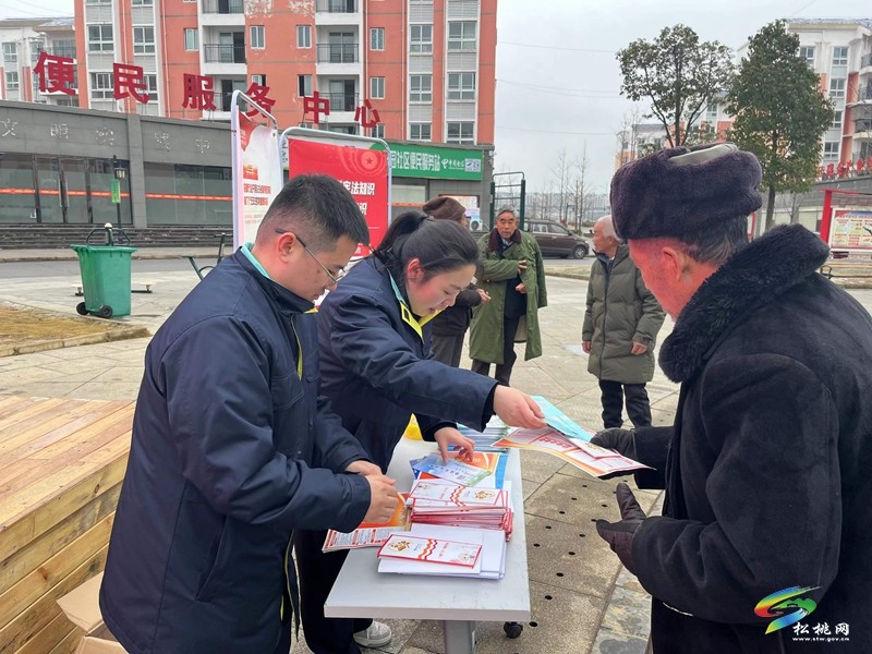 銅仁供電局在我縣大興街道開展普法活動(dòng)