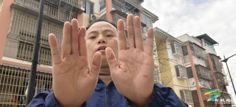 松桃：現(xiàn)役軍人勇救貨車司機