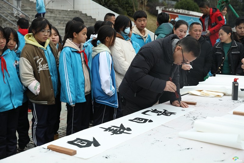 大坪場鎮(zhèn)中學舉行藝術之冬書畫聯誼活動