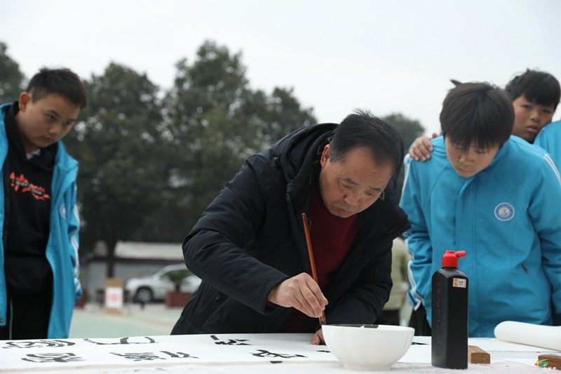 大坪場鎮(zhèn)中學舉行藝術之冬書畫聯誼活動