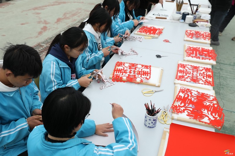 大坪場鎮(zhèn)中學舉行藝術之冬書畫聯誼活動