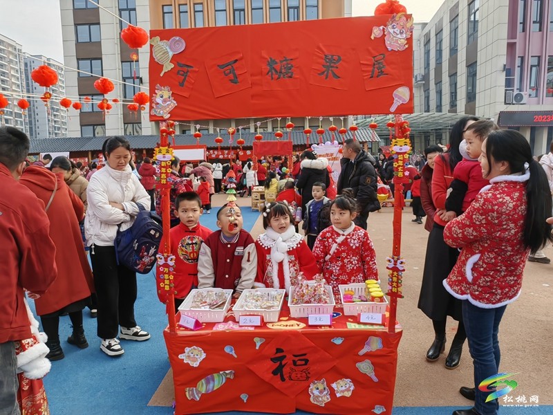 縣第七幼兒園開展“趕年集.尋年味”2024年慶元旦活動
