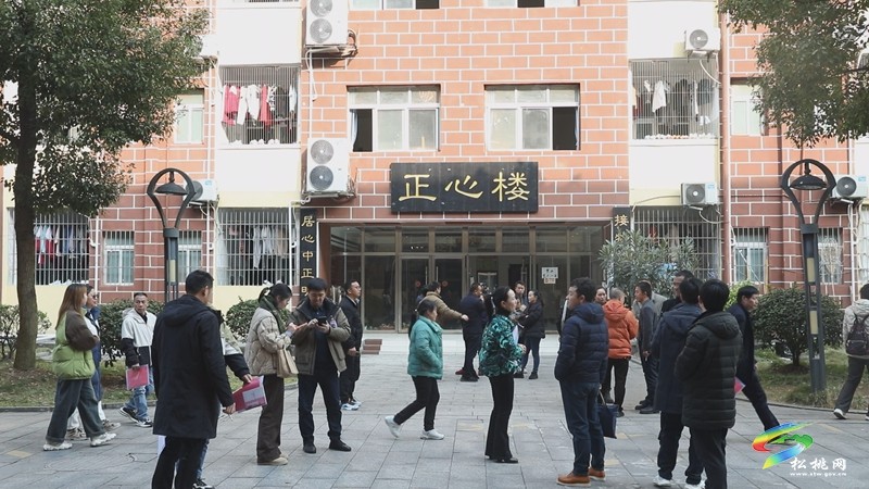 松桃民族中學(xué)開(kāi)展家長(zhǎng)開(kāi)放日活動(dòng)