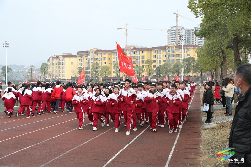 松桃民族中學(xué)開(kāi)展家長(zhǎng)開(kāi)放日活動(dòng)