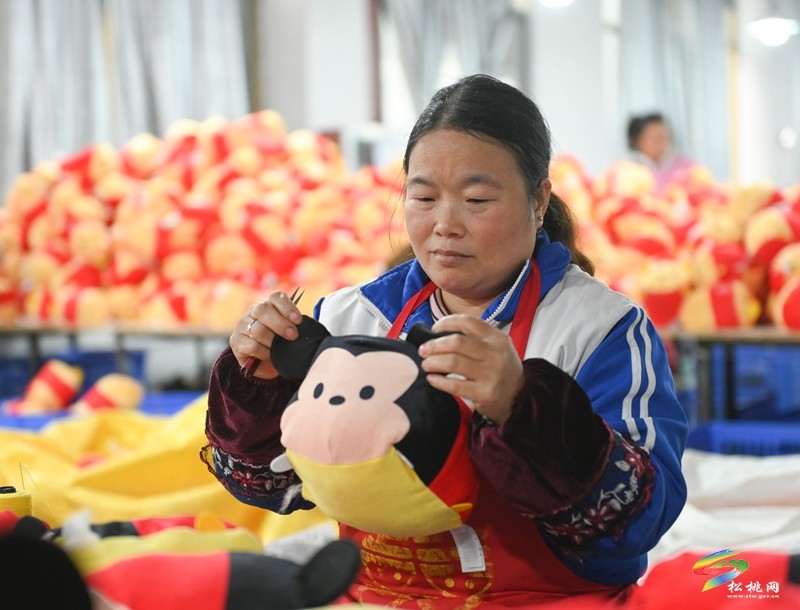 松桃：元旦假期 企業(yè)開足馬力忙生產(chǎn)