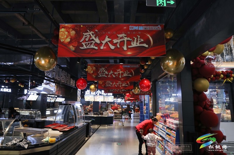 松桃:滿足市民購物需求 全方位打造優(yōu)質(zhì)生活     松桃希望精致生活超市有限公司盛大開業(yè)