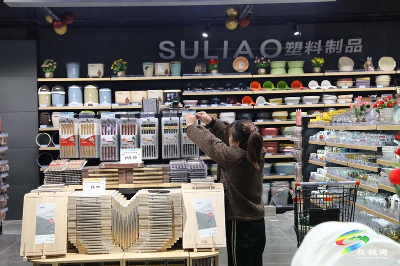 松桃:滿足市民購物需求 全方位打造優(yōu)質(zhì)生活     松桃希望精致生活超市有限公司盛大開業(yè)