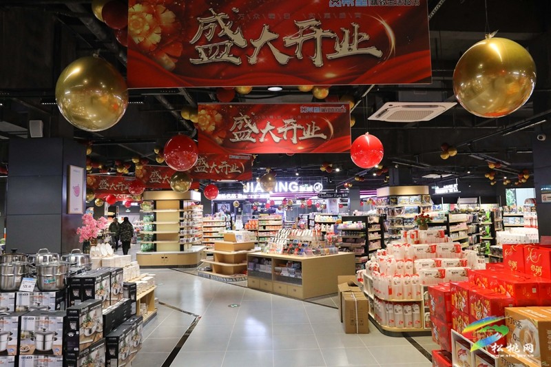松桃:滿足市民購物需求 全方位打造優(yōu)質(zhì)生活     松桃希望精致生活超市有限公司盛大開業(yè)
