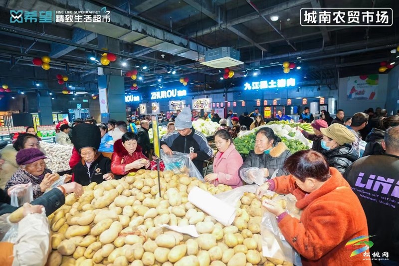 松桃:滿足市民購物需求 全方位打造優(yōu)質(zhì)生活     松桃希望精致生活超市有限公司盛大開業(yè)