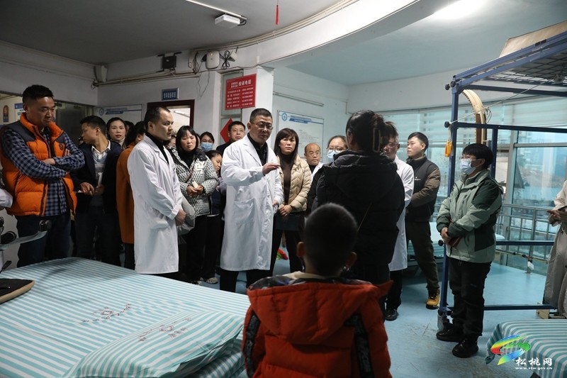 昆明醫(yī)科大學(xué)第二附屬醫(yī)院到縣人民醫(yī)院開(kāi)展?？坡?lián)盟學(xué)術(shù)交流會(huì)