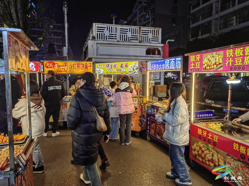 松桃跨年夜經(jīng)濟(jì)熱潮：零售業(yè)、餐飲業(yè)及娛樂產(chǎn)業(yè)全面發(fā)力