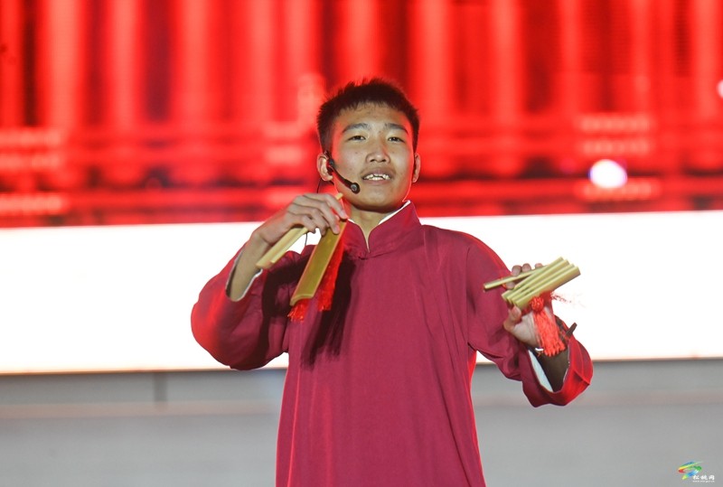 松桃民族中學(xué)慶祝建校90周年晚會今晚舉辦，彩排現(xiàn)場美圖搶先看~