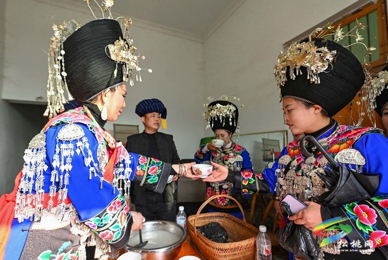 松桃盤石舉行苗族“接龍”儀式