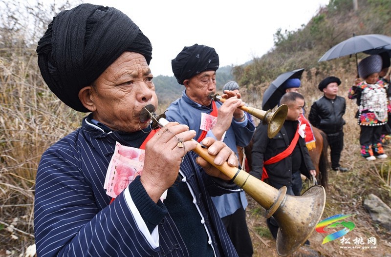松桃盤石舉行苗族“接龍”儀式