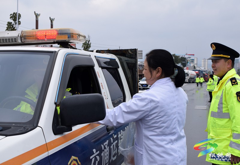 縣民族中醫(yī)院：寒冬送溫暖，熱身又暖心