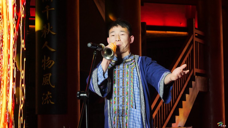驚艷又震撼！松桃苗族非遺秀演巡游銅仁中南門