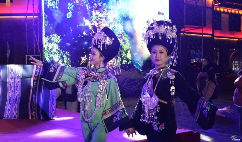 驚艷又震撼！松桃苗族非遺秀演巡游銅仁中南門