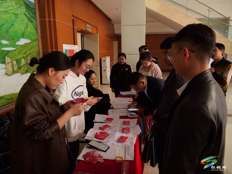 政協(xié)委員向大會(huì)報(bào)到 松桃即將召開兩會(huì)