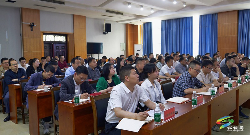 市委講師團(tuán)來松宣講全國(guó)、省、市兩會(huì)精神