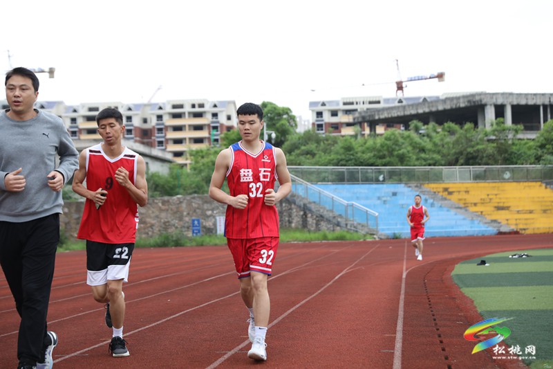代表銅仁市參賽！松桃籃球隊全力備戰(zhàn)貴州“村BA”