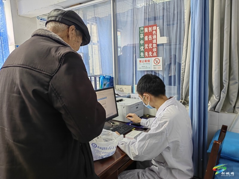 【五一我在崗】松桃醫(yī)務人員值班值守堅守群眾健康