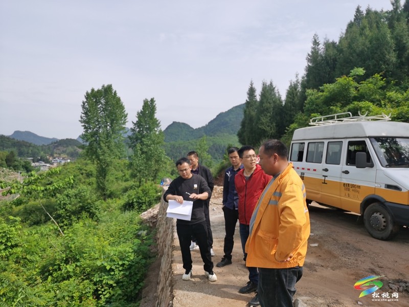普覺(jué)鎮(zhèn)聯(lián)合開展鐵路沿線安全隱患排查整治
