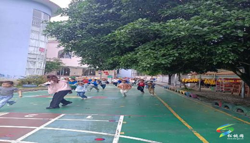 孟溪鎮(zhèn)幼兒園開展“防震減災(zāi)”應(yīng)急逃生演練活動(dòng)