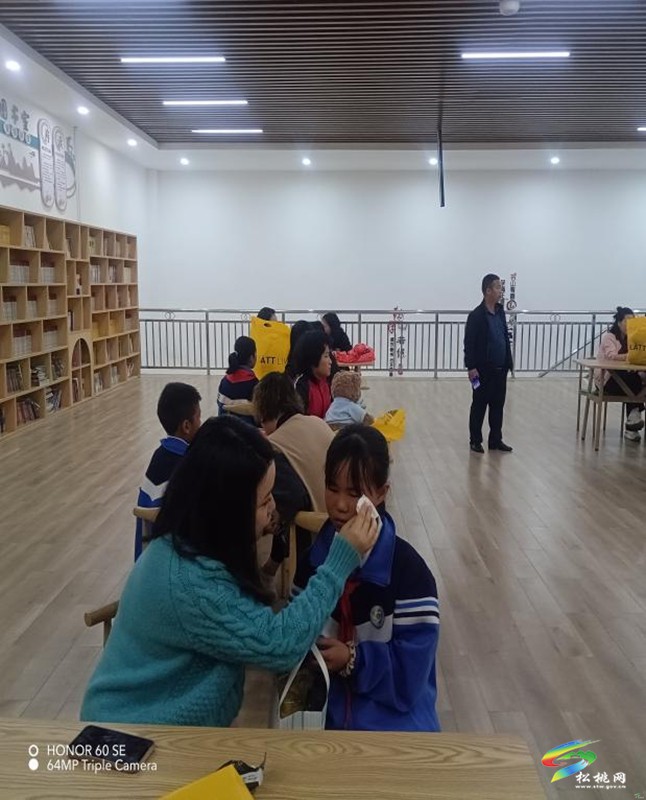 縣十五完小開展“愛心媽媽 銅心護苗”主題暨慶“六一”活動