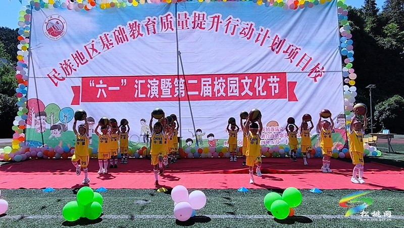 寨英鎮(zhèn)各小學(xué)及幼兒園舉行多彩活動慶“六一”