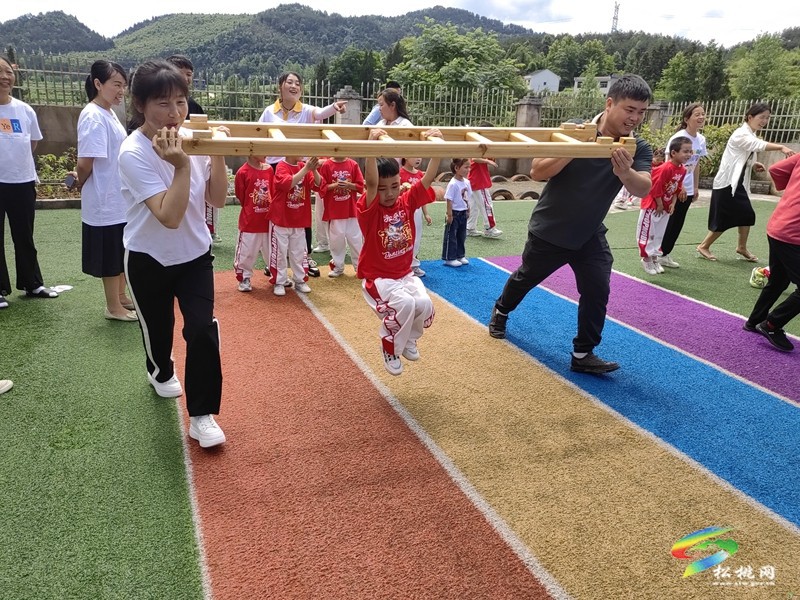 大路鎮(zhèn)航天幼兒園舉辦“大手牽小手，一起來加油！”文藝匯演活動