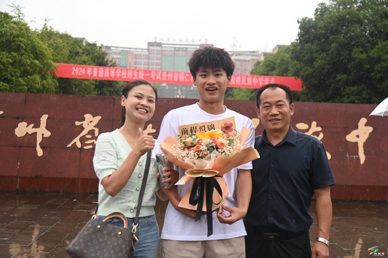 高考海采：致青春  頂峰見(jiàn)