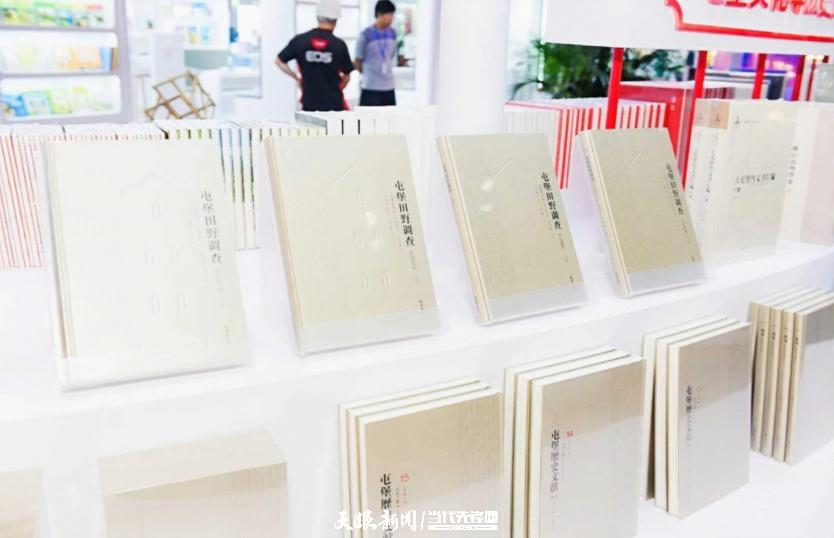 聚焦北京圖博會(huì)貴州展團(tuán) | 貴州“四大文化工程”出版成果首次亮相國(guó)際展會(huì)